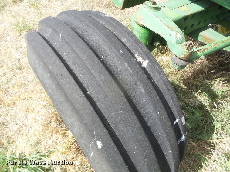 image for item DF8997 1981 John Deere 4640  tractor