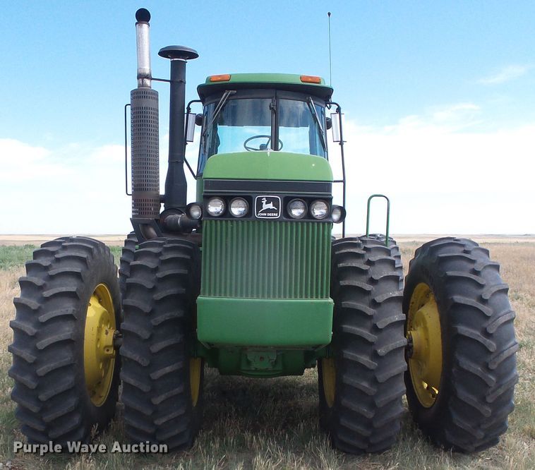 image for item DF8999 1984 John Deere 8650  4WD tractor