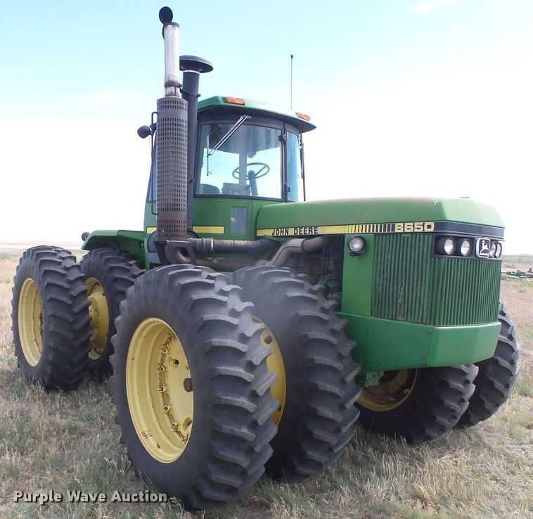 image for item DF8999 1984 John Deere 8650  4WD tractor