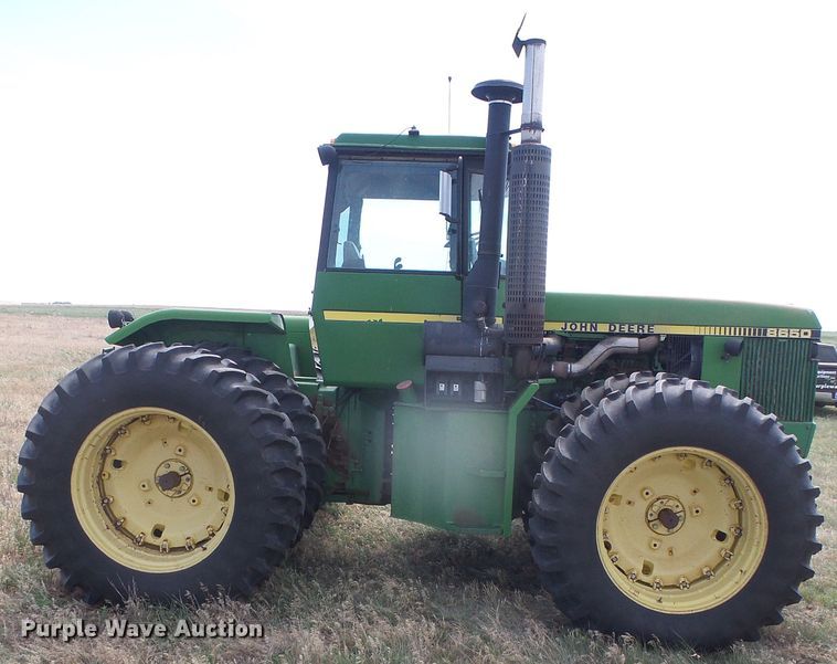 image for item DF8999 1984 John Deere 8650  4WD tractor