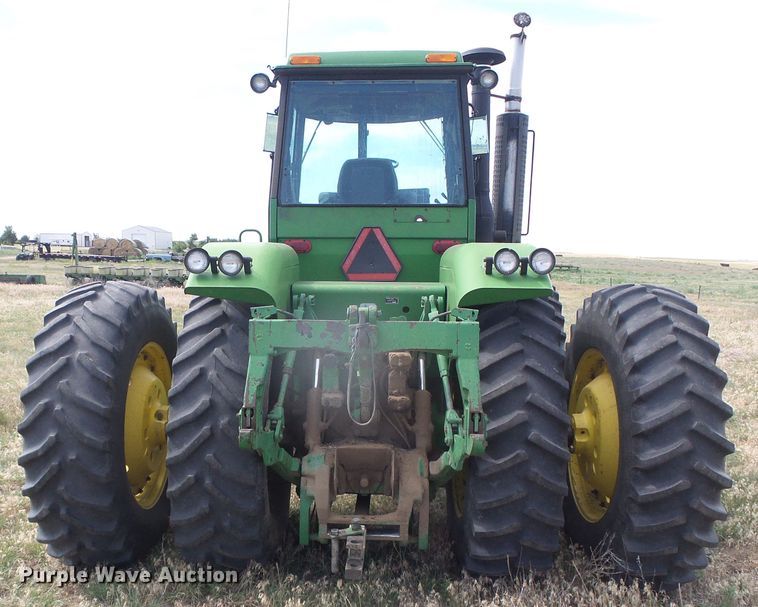 image for item DF8999 1984 John Deere 8650  4WD tractor
