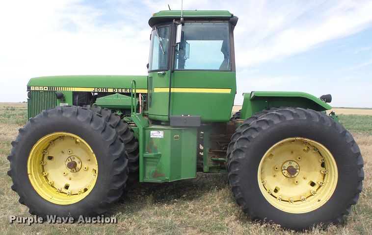 image for item DF8999 1984 John Deere 8650  4WD tractor