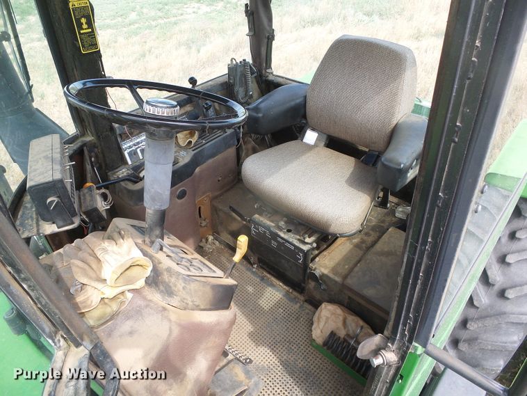 image for item DF8999 1984 John Deere 8650  4WD tractor