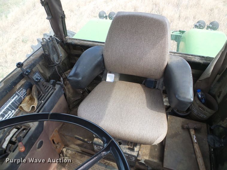 image for item DF8999 1984 John Deere 8650  4WD tractor