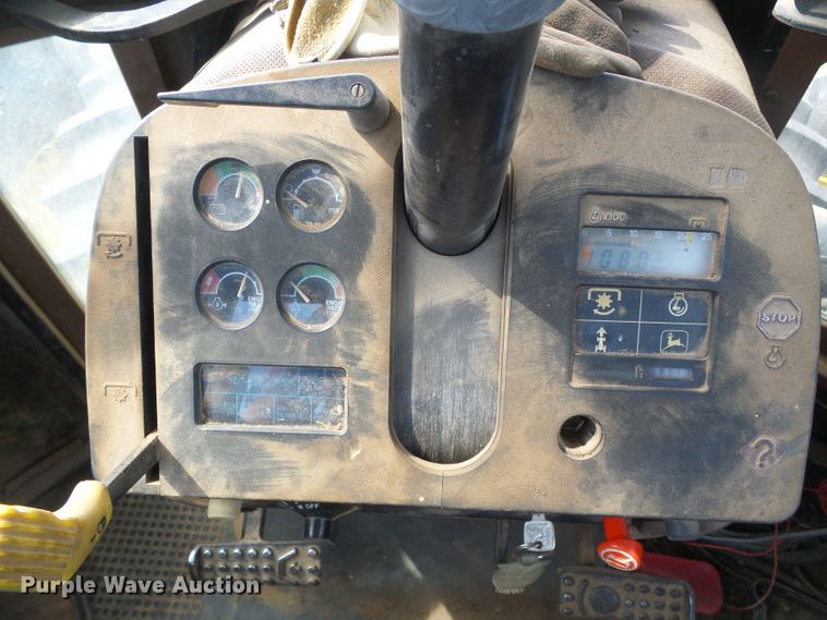 image for item DF8999 1984 John Deere 8650  4WD tractor