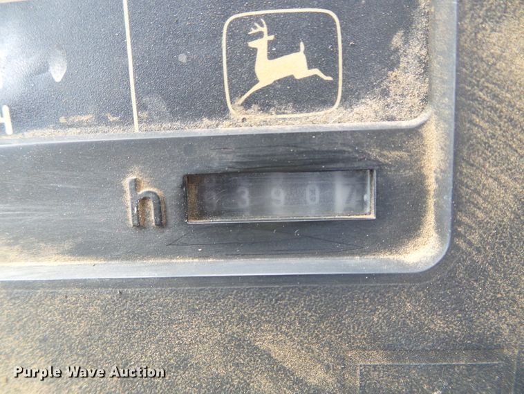 image for item DF8999 1984 John Deere 8650  4WD tractor