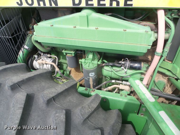 image for item DF8999 1984 John Deere 8650  4WD tractor
