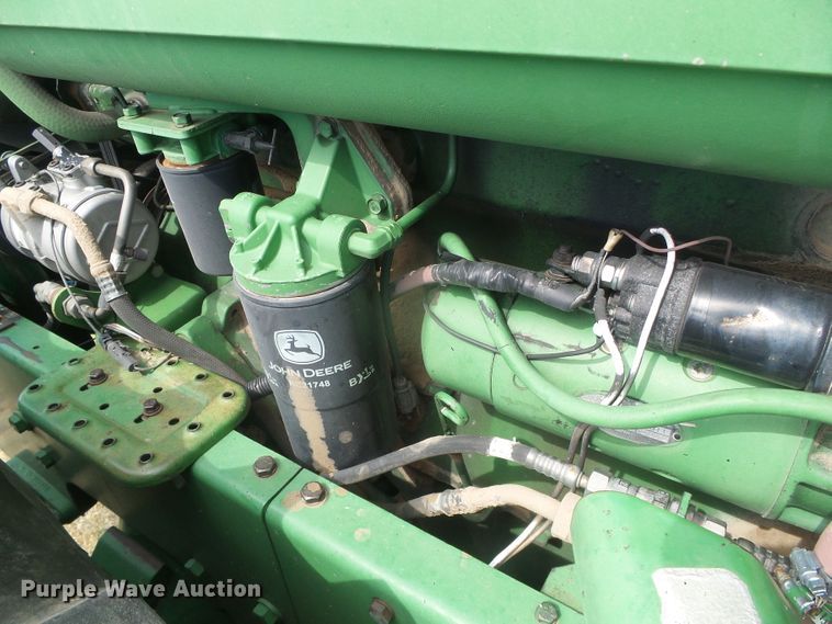 image for item DF8999 1984 John Deere 8650  4WD tractor