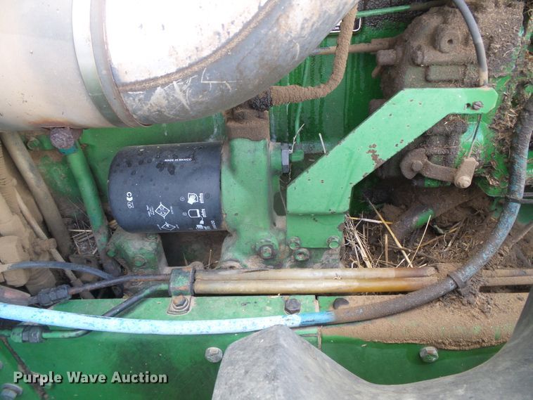 image for item DF8999 1984 John Deere 8650  4WD tractor