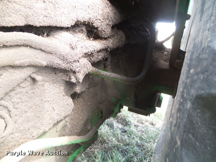 image for item DF8999 1984 John Deere 8650  4WD tractor