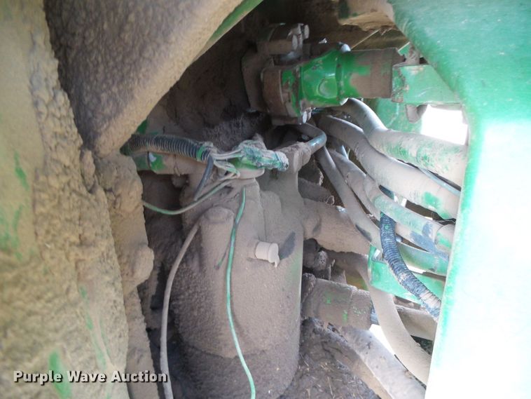 image for item DF8999 1984 John Deere 8650  4WD tractor