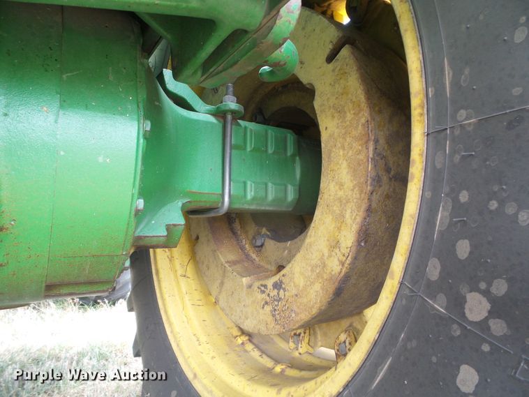 image for item DF8999 1984 John Deere 8650  4WD tractor