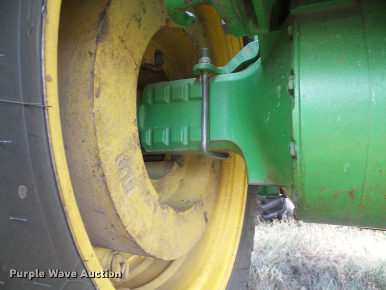 image for item DF8999 1984 John Deere 8650  4WD tractor