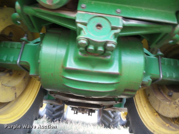 image for item DF8999 1984 John Deere 8650  4WD tractor