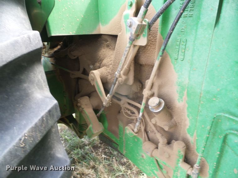 image for item DF8999 1984 John Deere 8650  4WD tractor