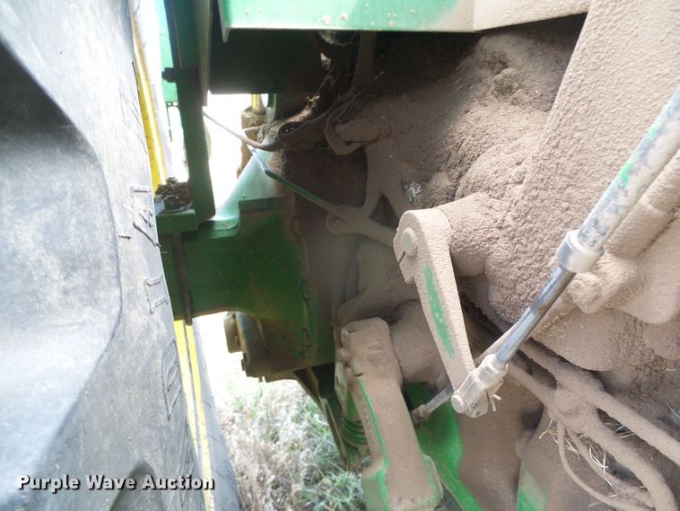 image for item DF8999 1984 John Deere 8650  4WD tractor