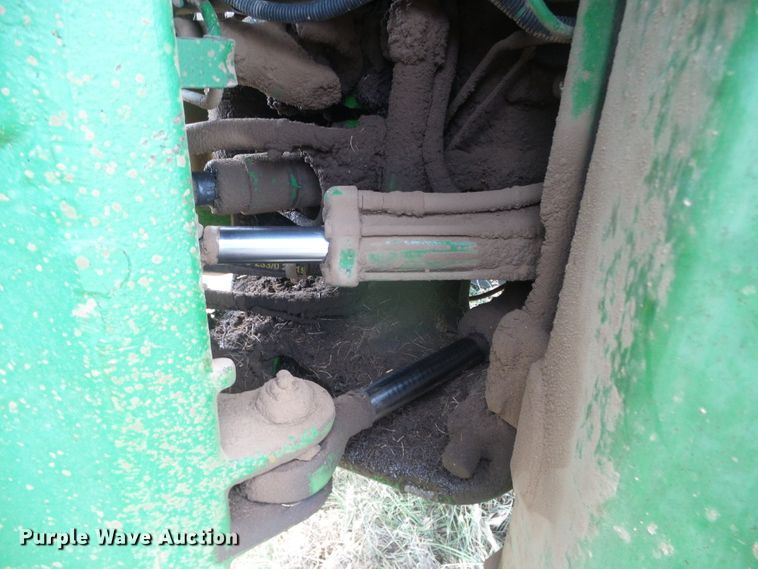 image for item DF8999 1984 John Deere 8650  4WD tractor