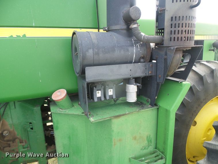 image for item DF8999 1984 John Deere 8650  4WD tractor