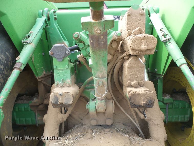 image for item DF8999 1984 John Deere 8650  4WD tractor