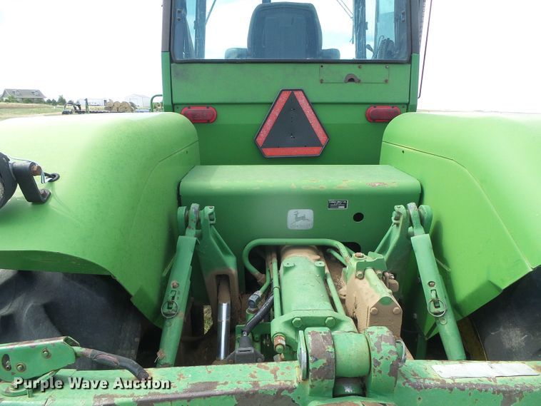 image for item DF8999 1984 John Deere 8650  4WD tractor