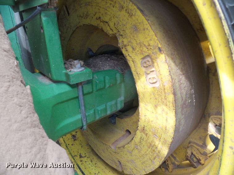 image for item DF8999 1984 John Deere 8650  4WD tractor