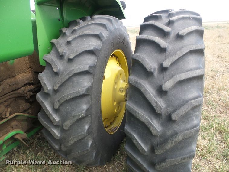 image for item DF8999 1984 John Deere 8650  4WD tractor