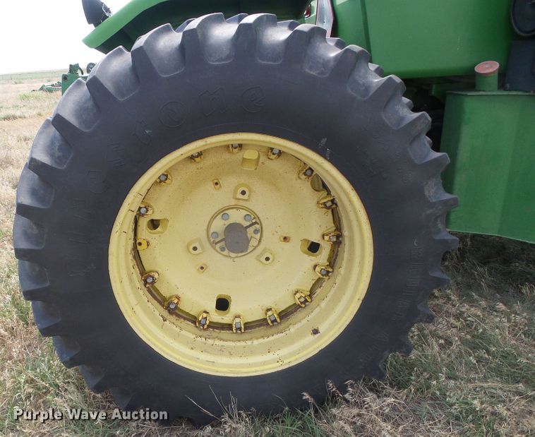 image for item DF8999 1984 John Deere 8650  4WD tractor