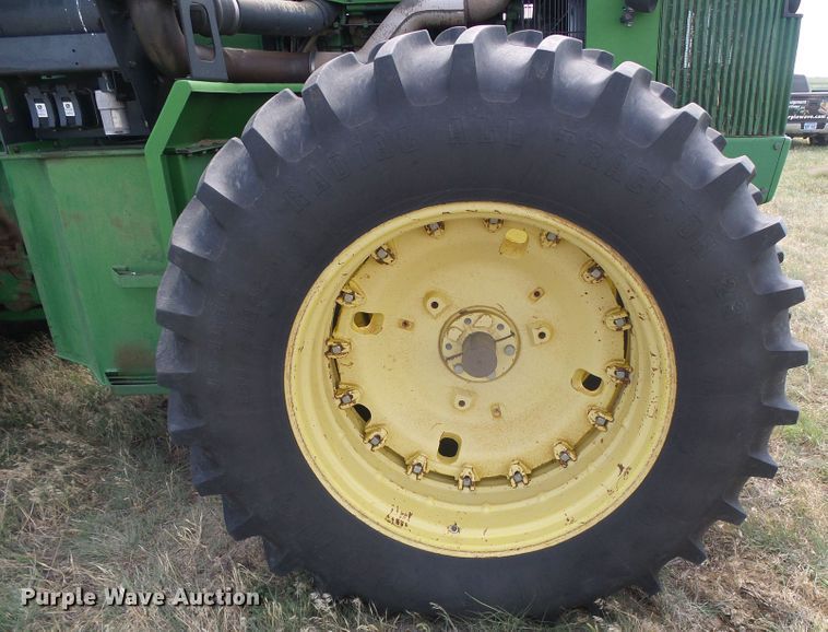 image for item DF8999 1984 John Deere 8650  4WD tractor