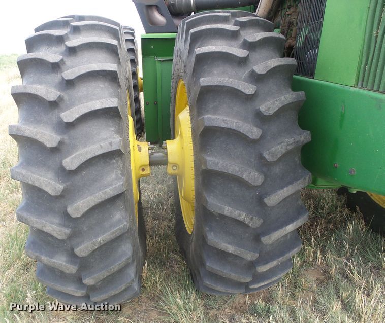 image for item DF8999 1984 John Deere 8650  4WD tractor
