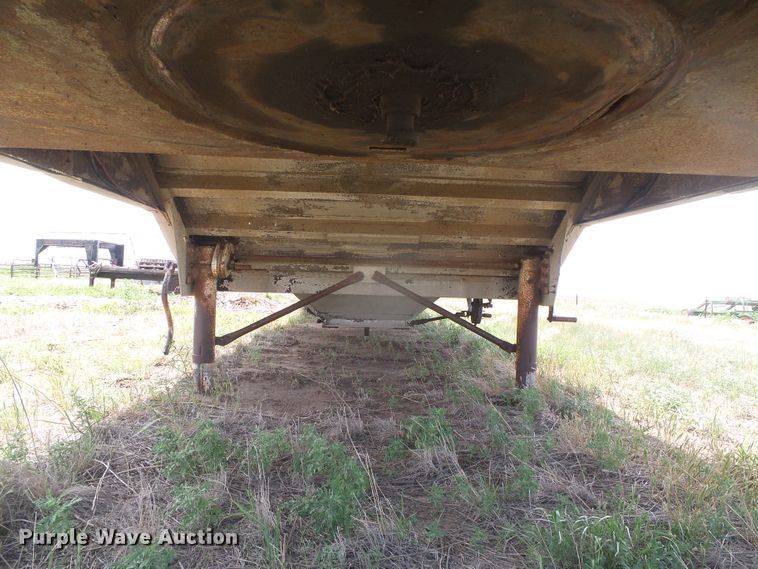 image for item DG0007 1983 Corn Husker 600-121382-2060 double hopper bottom grain trailer