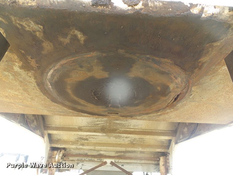 image for item DG0007 1983 Corn Husker 600-121382-2060 double hopper bottom grain trailer