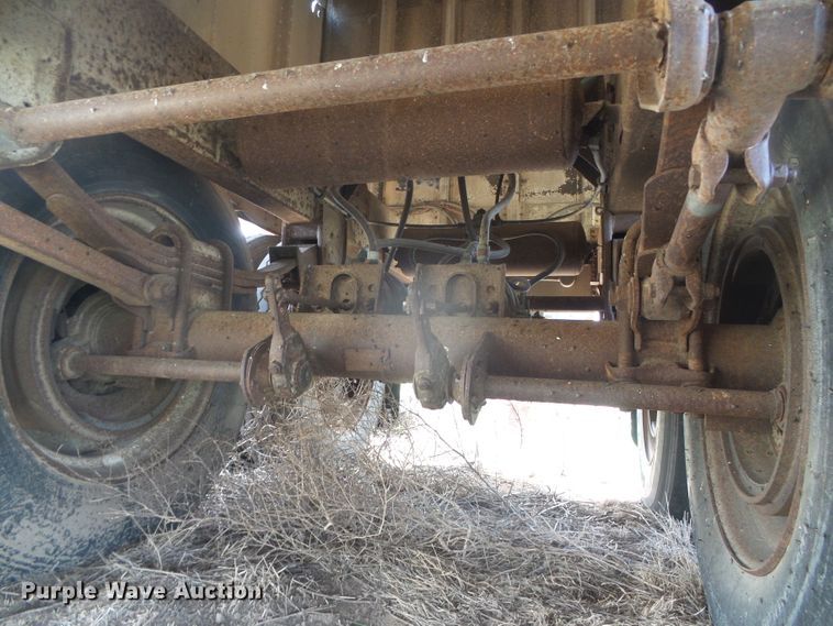 image for item DG0007 1983 Corn Husker 600-121382-2060 double hopper bottom grain trailer