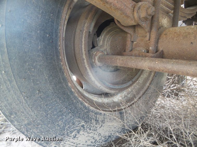 image for item DG0007 1983 Corn Husker 600-121382-2060 double hopper bottom grain trailer