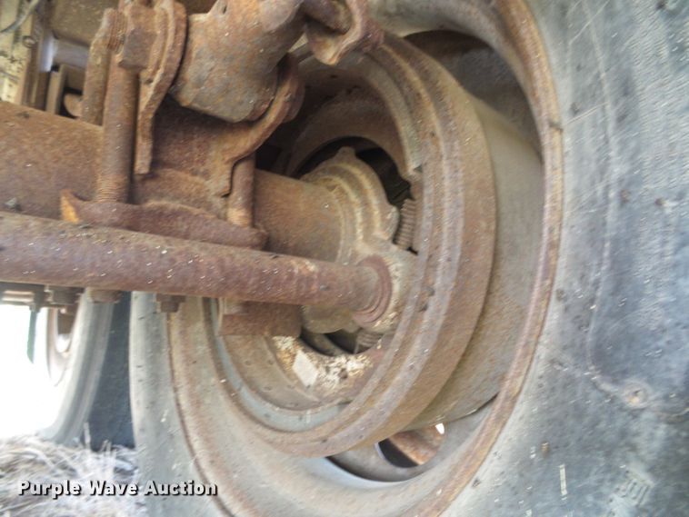 image for item DG0007 1983 Corn Husker 600-121382-2060 double hopper bottom grain trailer