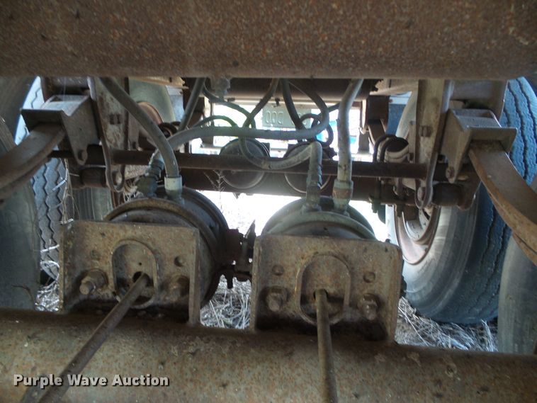 image for item DG0007 1983 Corn Husker 600-121382-2060 double hopper bottom grain trailer