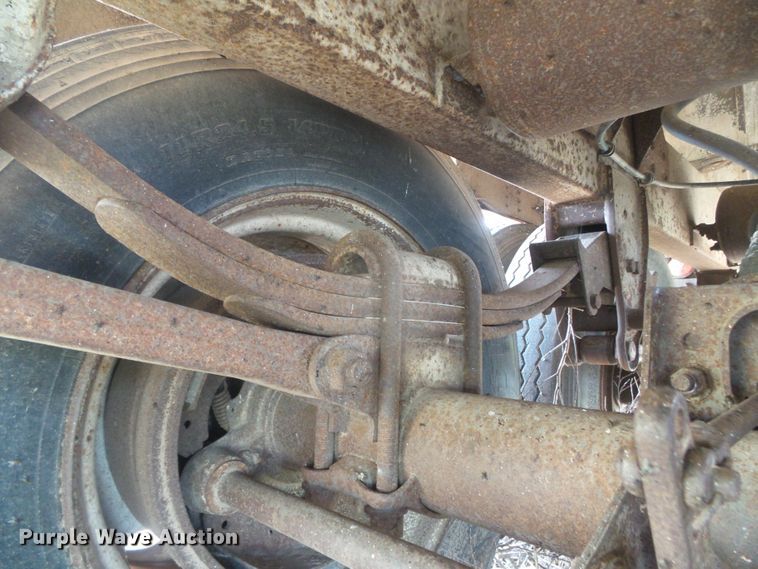 image for item DG0007 1983 Corn Husker 600-121382-2060 double hopper bottom grain trailer