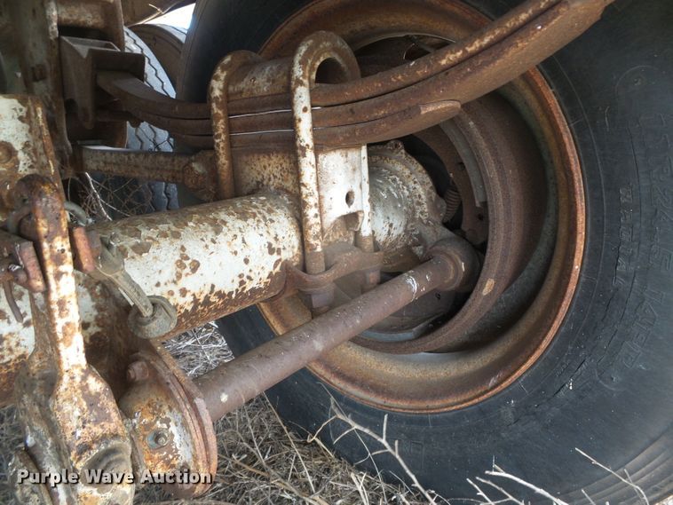 image for item DG0007 1983 Corn Husker 600-121382-2060 double hopper bottom grain trailer