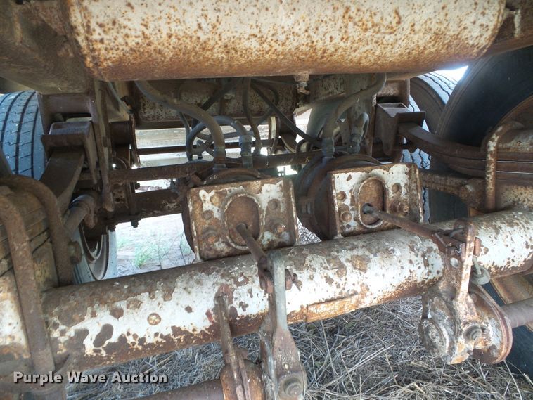 image for item DG0007 1983 Corn Husker 600-121382-2060 double hopper bottom grain trailer