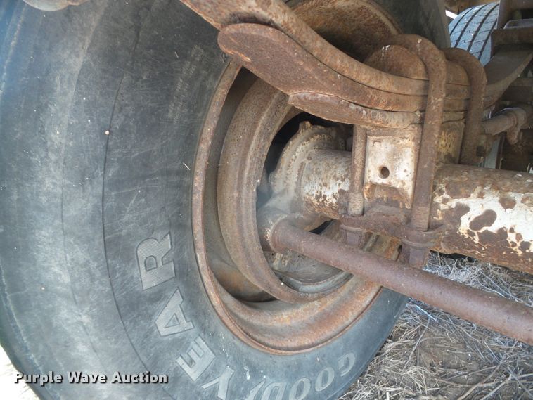 image for item DG0007 1983 Corn Husker 600-121382-2060 double hopper bottom grain trailer