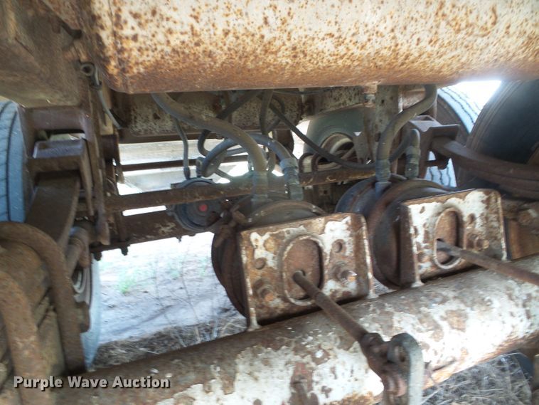 image for item DG0007 1983 Corn Husker 600-121382-2060 double hopper bottom grain trailer