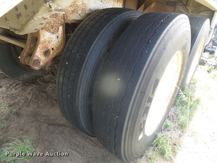 image for item DG0007 1983 Corn Husker 600-121382-2060 double hopper bottom grain trailer