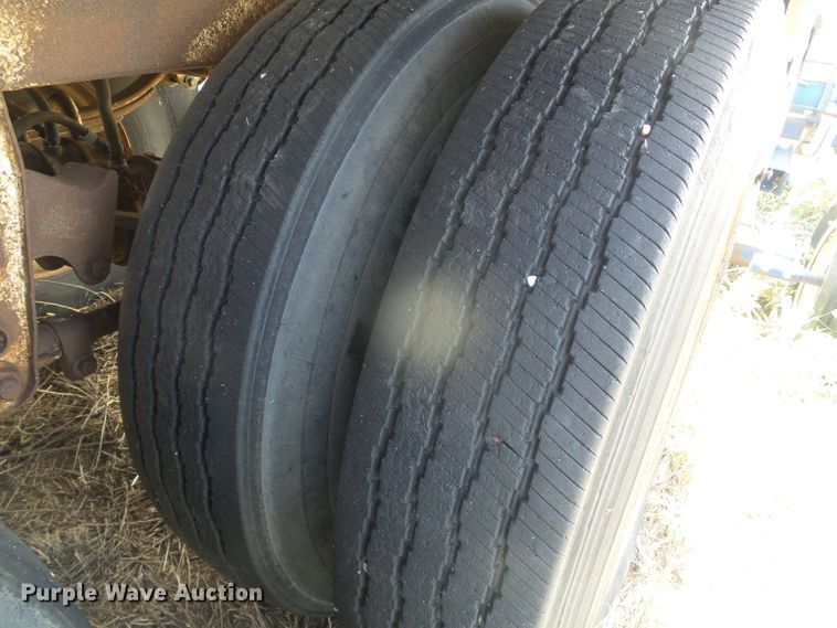 image for item DG0007 1983 Corn Husker 600-121382-2060 double hopper bottom grain trailer