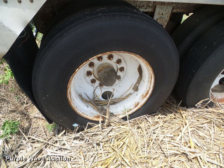 image for item DG0007 1983 Corn Husker 600-121382-2060 double hopper bottom grain trailer