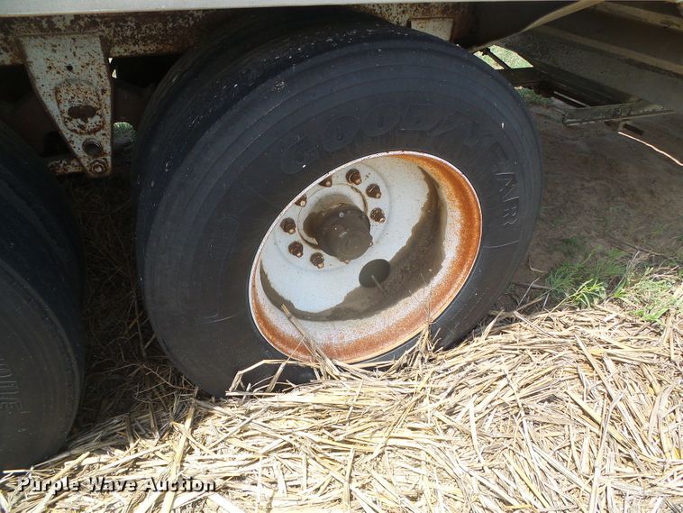 image for item DG0007 1983 Corn Husker 600-121382-2060 double hopper bottom grain trailer