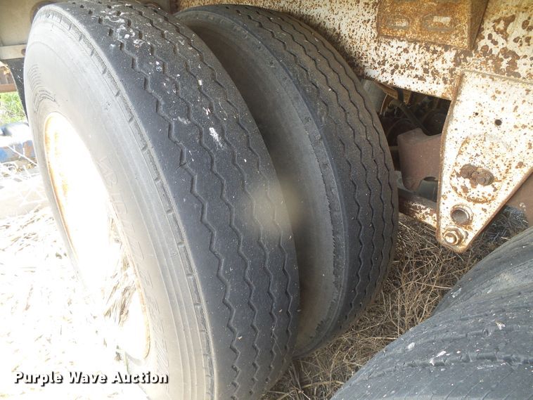 image for item DG0007 1983 Corn Husker 600-121382-2060 double hopper bottom grain trailer