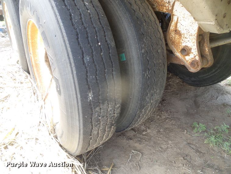 image for item DG0007 1983 Corn Husker 600-121382-2060 double hopper bottom grain trailer