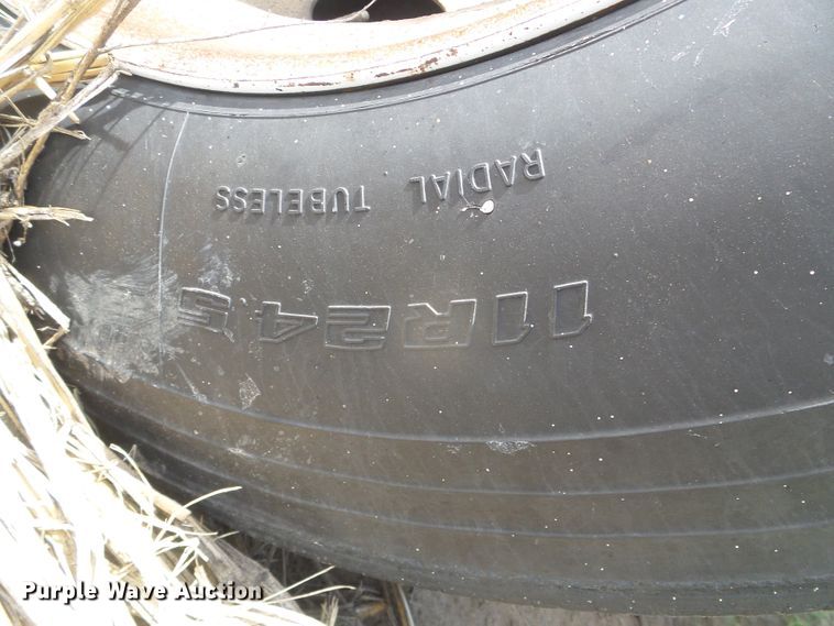 image for item DG0007 1983 Corn Husker 600-121382-2060 double hopper bottom grain trailer