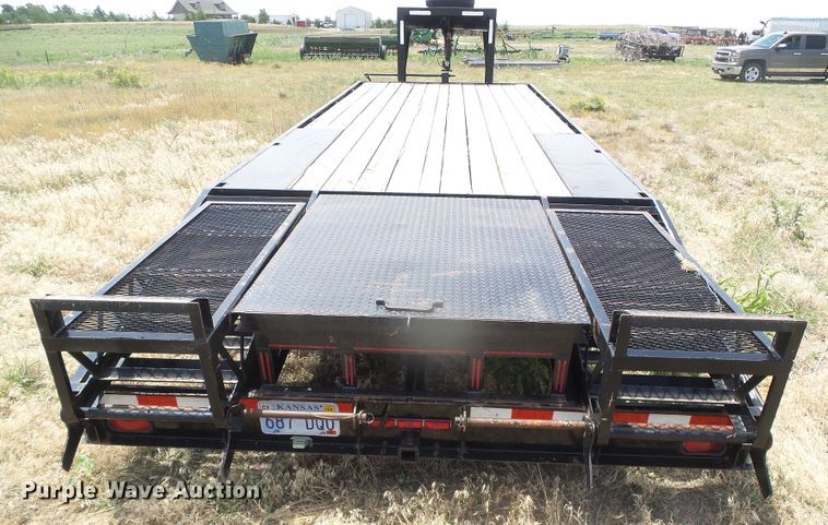 image for item DG0011 1999 Featherlite 5595 equipment trailer