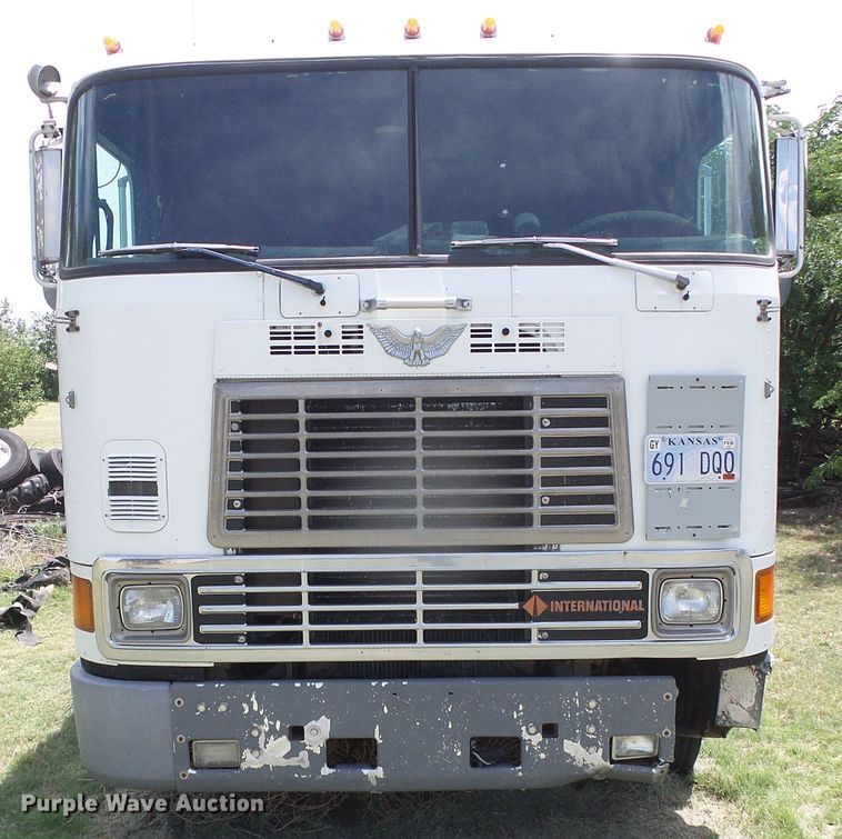 image for item DG0026 1990 International 9700  semi truck