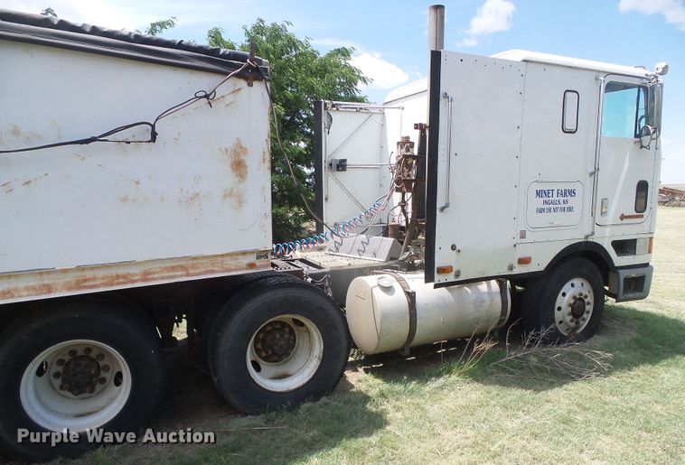 image for item DG0026 1990 International 9700  semi truck